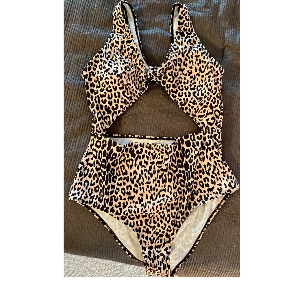 NWOT cut out one piece swimsuit!